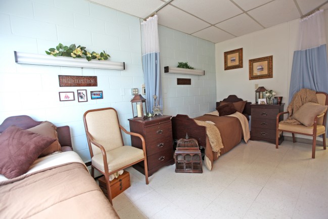 The Laurels of Fulton: Semi-Private Guest Room